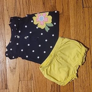 Carter's New Born two piece shirt and shorts